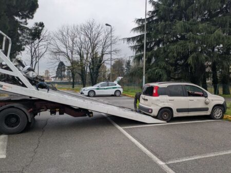Gallarate: La Polizia Locale rimuove i mezzi abbandonati
