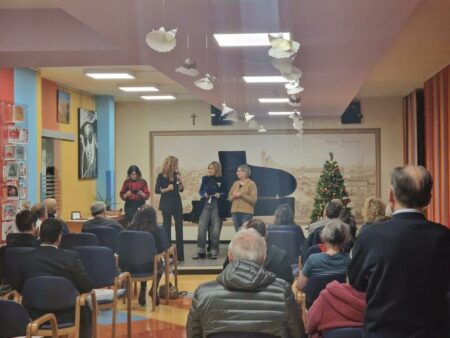 Gallarate: Voci di nonni e studenti celebrano il Natale