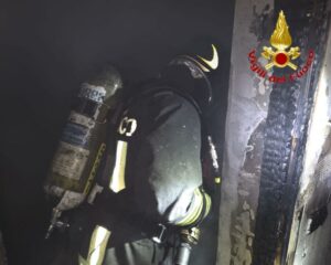 Gallarate: Palazzina in fiamme in via Romagna, un intossicato