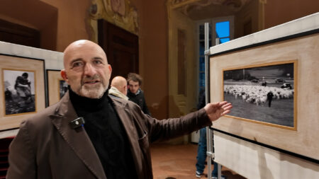 Azzate: La vita del pastore negli scatti di Baratelli