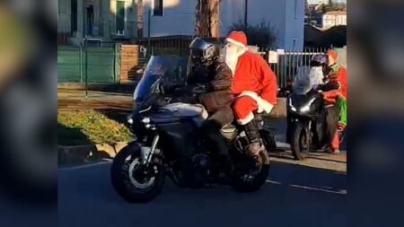Cavaria: Babbo Natale arriva in moto scortato da centauri