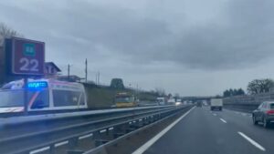 Cavaria: Scontro in A8 verso Milano, 2 donne ferite. Code