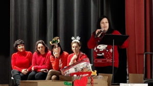 Gazzada: 871 regali sospesi, sul "treno" delle 5 mamme