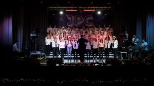 Jerago: Auguri speciali di Buon Natale dal coro JPC II