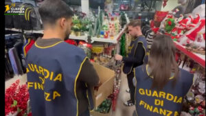 Milano: Natale proibito, sequestrati addobbi non sicuri