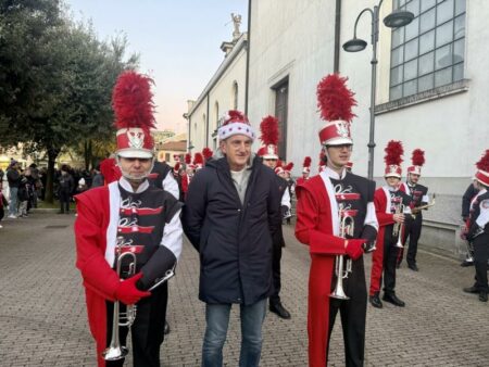 Busto: Sant’Edoardo, la parata natalizia concede il bis