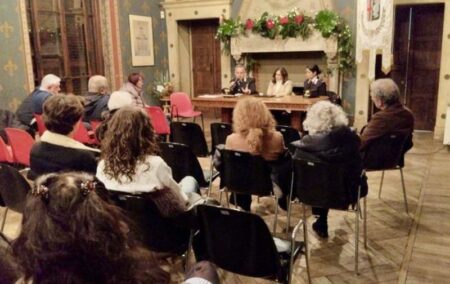 Samarate: Neanche con un fiore, ogni donna conta