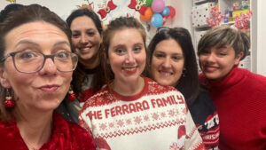 Varese: Elfi al lavoro per confezionare i “Regali Sospesi”