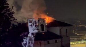 Varese: Fiamme in via Maspero, rogo sul tetto