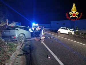 Varese: Schianto in via Peschiera, tre feriti