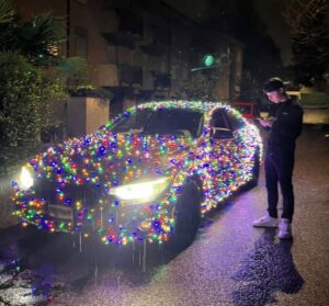 Malnate: Luca compie 23 anni. E addobba la propria auto