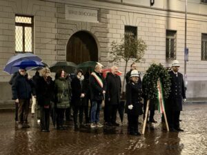 Busto: Giornata della Memoria sotto la pioggia e al buio