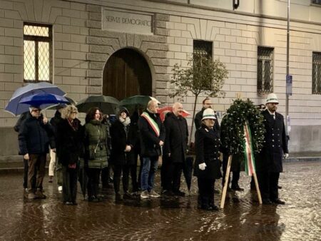 Busto: Giornata della Memoria sotto la pioggia e al buio