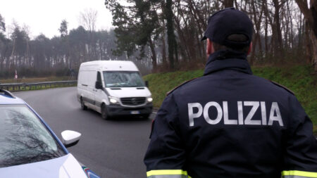 Malpensa: Sosta proibita in attesa del volo, 17 multe
