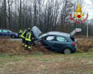 Tradate: Scontro fra due auto sulla SP19, feriti