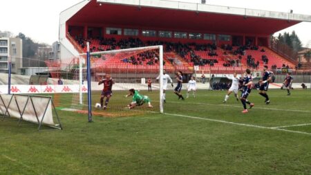 Calcio: Papera di Bugli, il Varese cede 3-1 con il Sestri