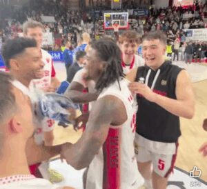 Basket: Canestro sulla sirena, Varese batte Brescia