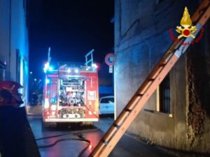 Busto: Fiamme in casa, ferito 66enne