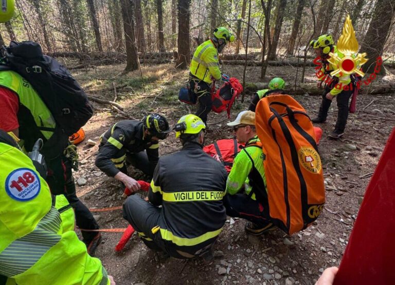 Barasso: In bici contro un albero, ferito 53enne