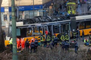 Milano: Deraglia tram, un morto e 40 feriti