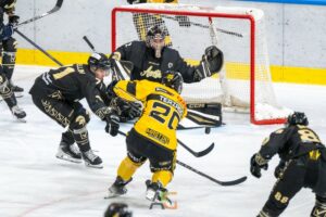 Hockey: Aosta ringrazia le penalità, Varese cede 7-4