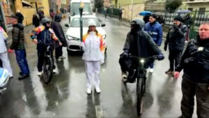 Olimpiadi: Fiamma olimpica, la pioggia non spegne l’euforia