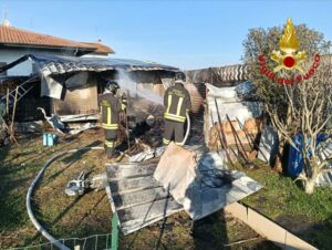 Ferno: Fiamme e scoppio nel box: "Guasto al fotovoltaico"