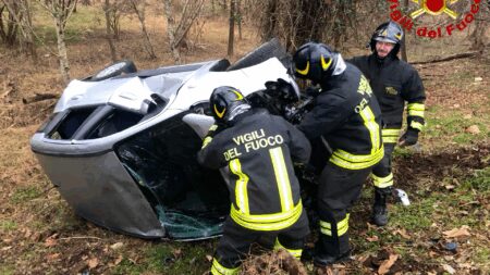 Brebbia: Auto cappottata sulla Sp 32, ferita una donna