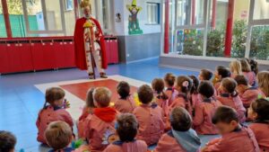 Gallarate: Re Risotto porta storia e tradizione in 16 materne