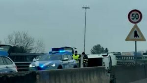 Malpensa: Auto si ribalta sulla SS336, 55enne ferito