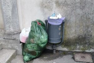 Gazzada: Abbandono rifiuti, fermo auto e 1000€ di multa