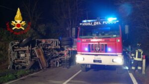 Somma L.: Spazzatrice ribaltata, soccorsi sulla ss336