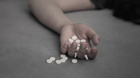 Laveno M: Tenta di uccidersi in hotel salvata dagli agenti