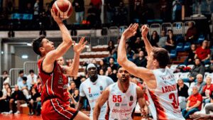 Basket: Varese ad un centimetro dalla vittoria a Trieste