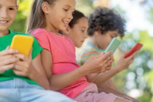 Busto: Scuole Rezzara, Educare insieme nel mondo digitale