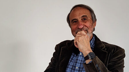 Busto: Il valore della parola tra poesia e racconto breve