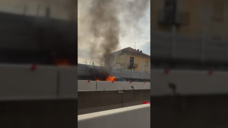 Cavaria: Auto in fiamme, soccorsi in azione sulla A8