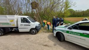 Cassano: Abbandona rifiuti in via Boscaccio, sanzionato
