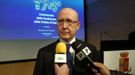 Varese: Polizia in Festa e saluto artistico di Carlo Mazza