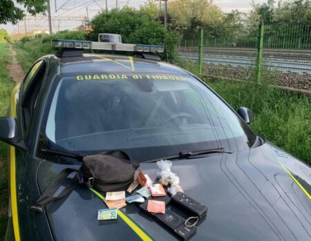 Caronno P.: Droga e coltello in stazione, GDF sul pezzo