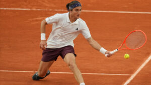 Tennis: Bellucci rimonta Etcheverry e va al terzo turno