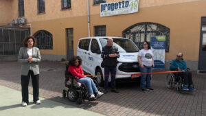 Busto: Progetto 98 festeggia il nuovo pulmino