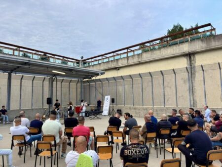 Busto: Favola mistica e mostra fotografica in carcere