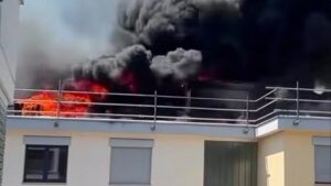 Lugano: Grosso incendio sui tetti, non ci sono feriti