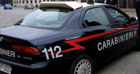 Napoli: Accoltella la moglie con le forbici: arrestato