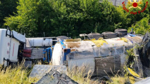 Busto: Cisterna fuori strada e ribaltata, paura in A8