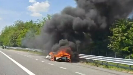 Olgiate O.: Incendio in A8, supercar distrutta dalle fiamme
