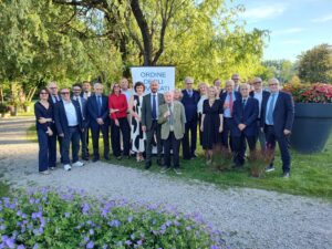 Varese: Onore agli avvocati storici, targa d'oro a Massaro