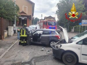 Varese: Scontro in viale Aguggiari, due feriti lievi
