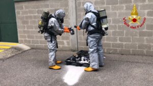 Varese: Fuoriesce liquido tossico, cinque operai ustionati